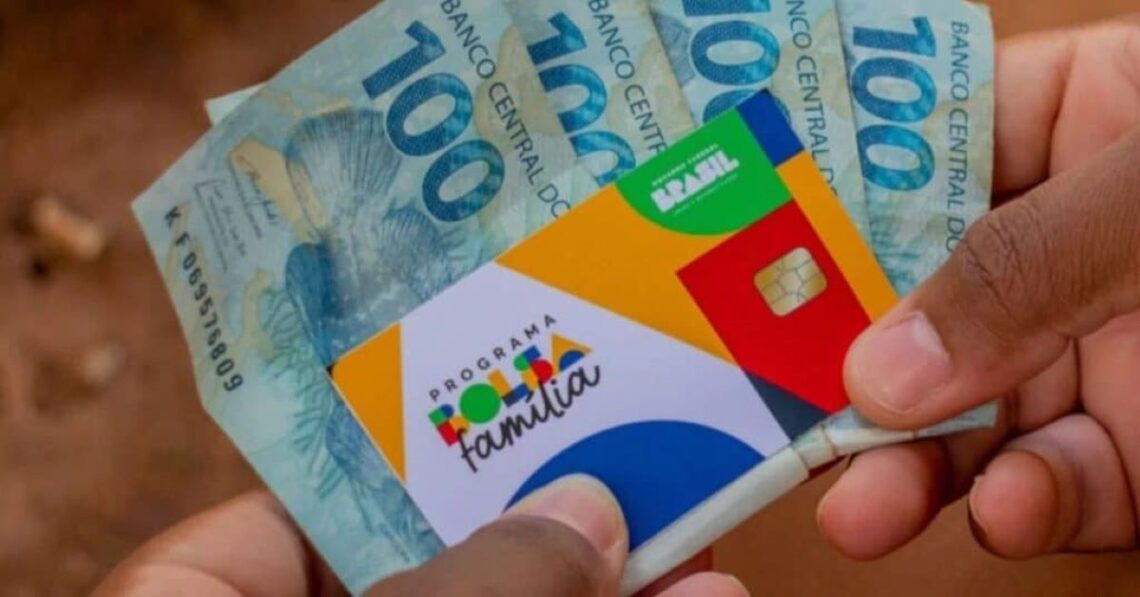 PIX Extra de R$300 do Bolsa Família: Veja quem receberá