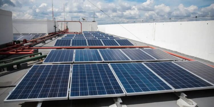 Câmara aprova projeto de painéis solares para famílias baixa renda